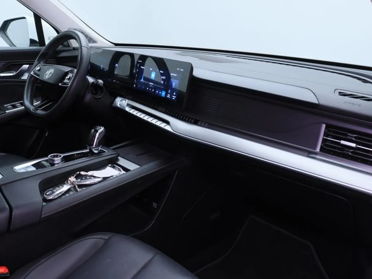 Car image 10