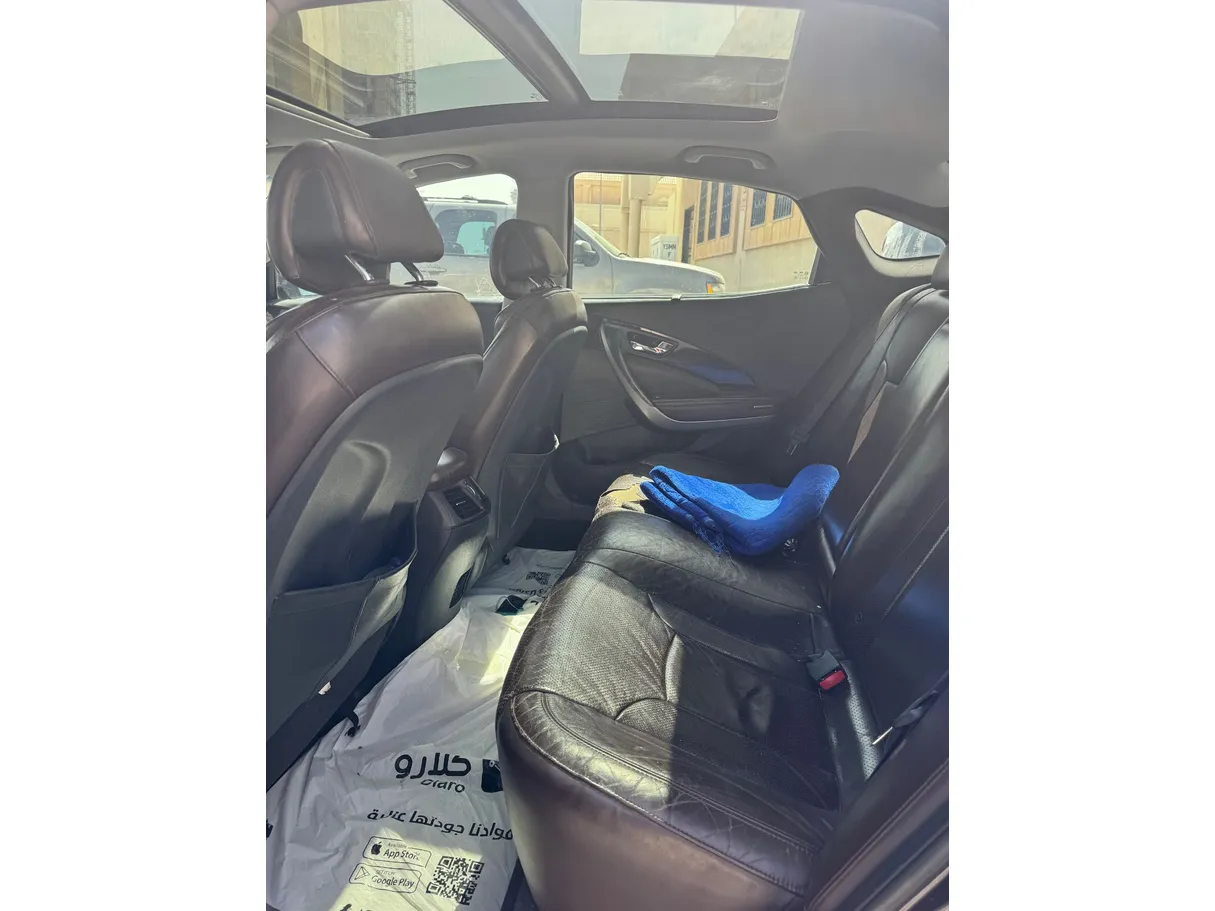 Car image 13