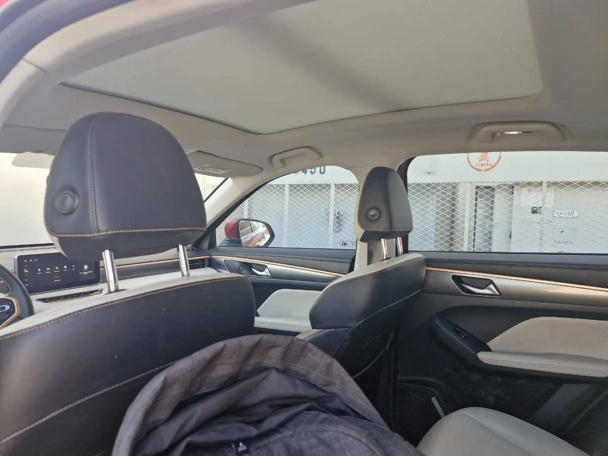 Car image 15