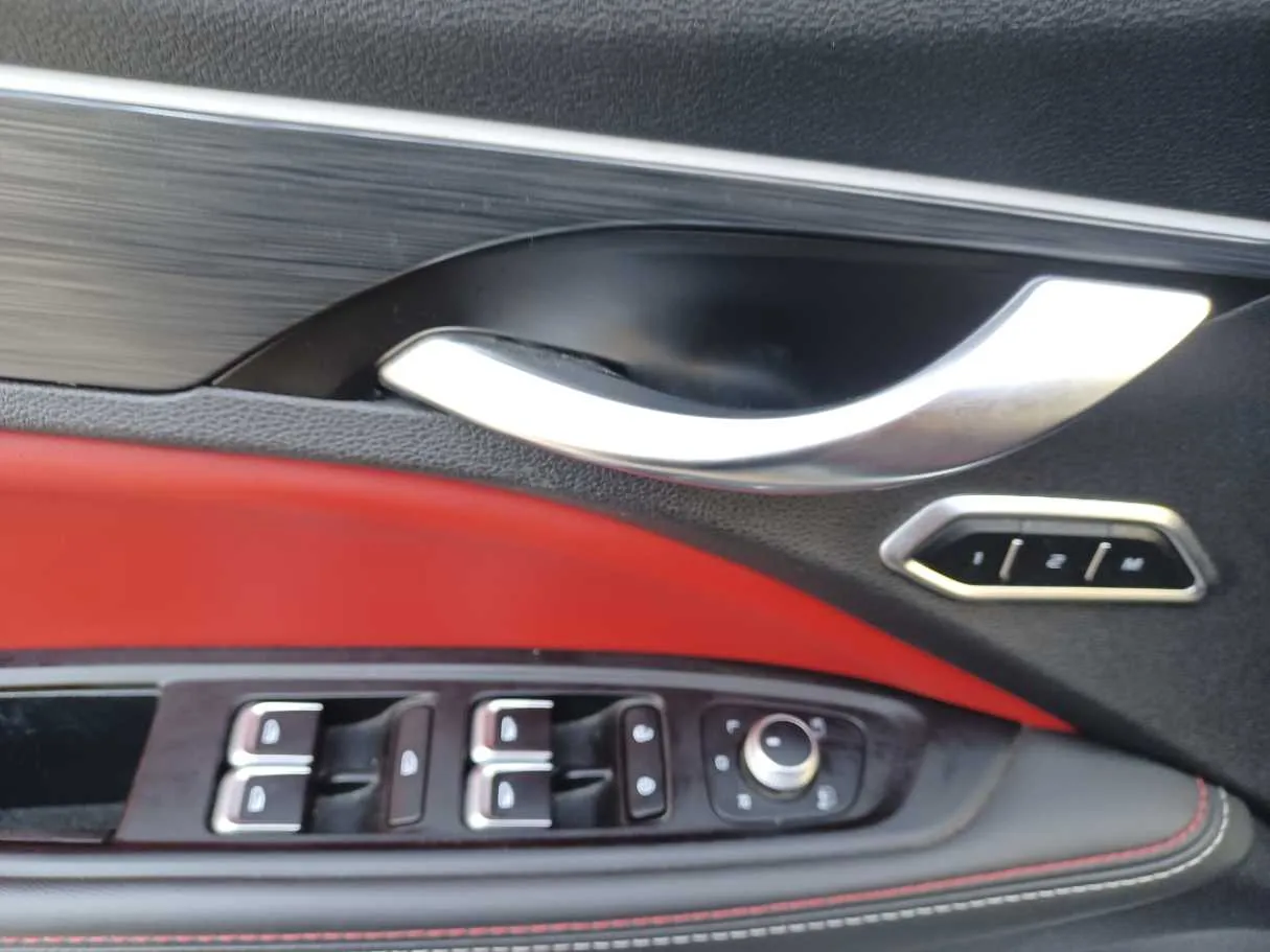 Car image 20