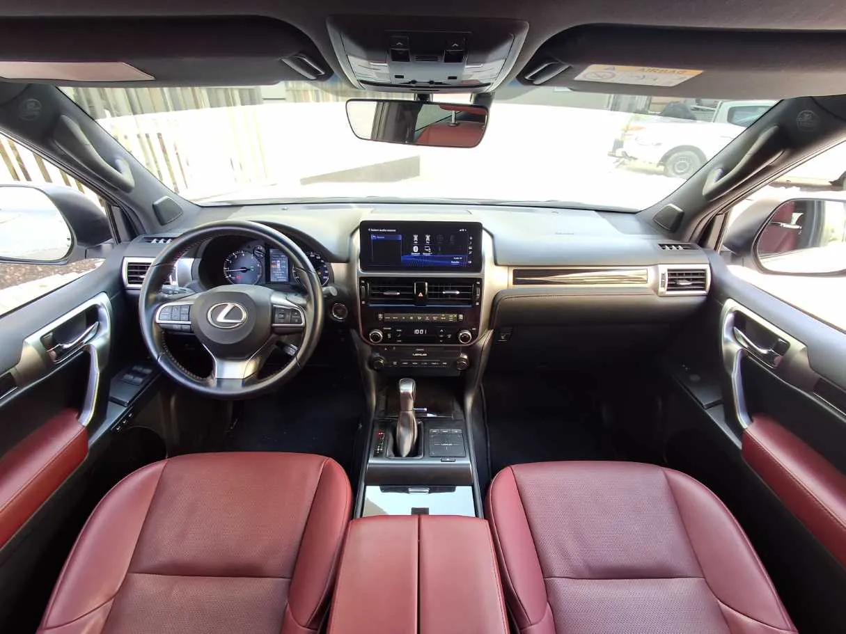 Car image 18