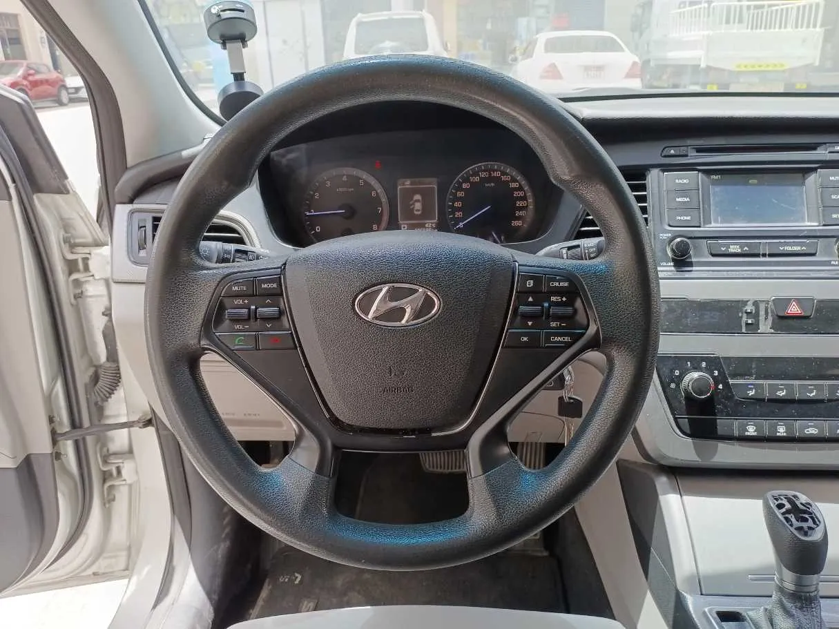 Car image 17