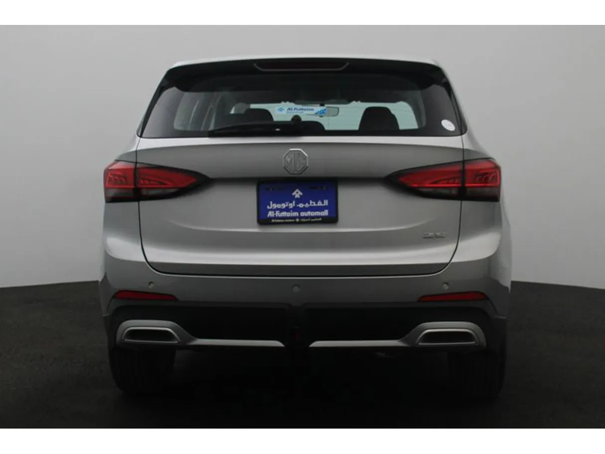 Car image 12