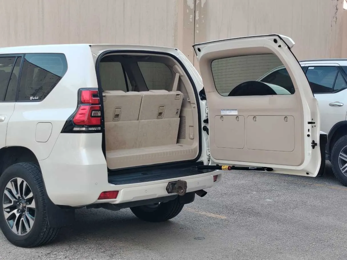 Car image 26