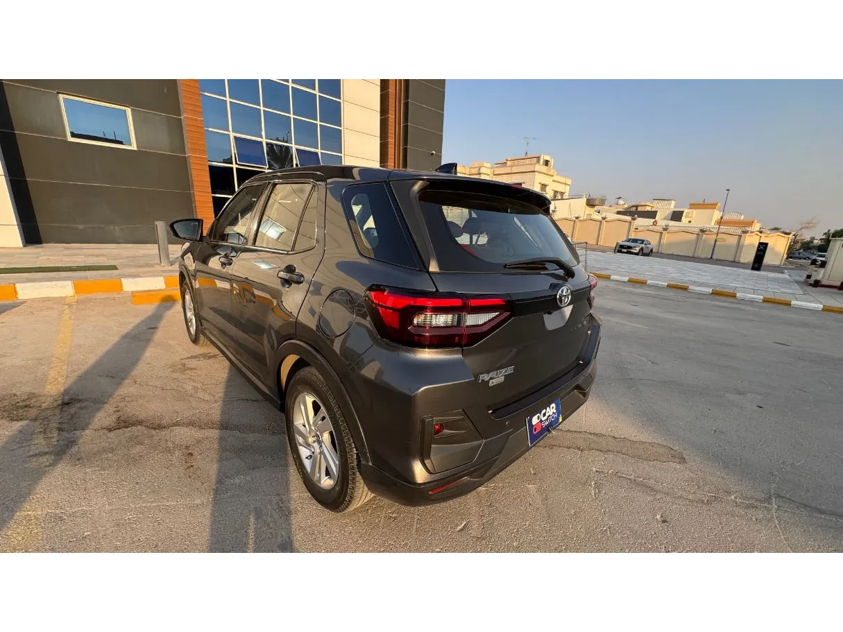Car image 7