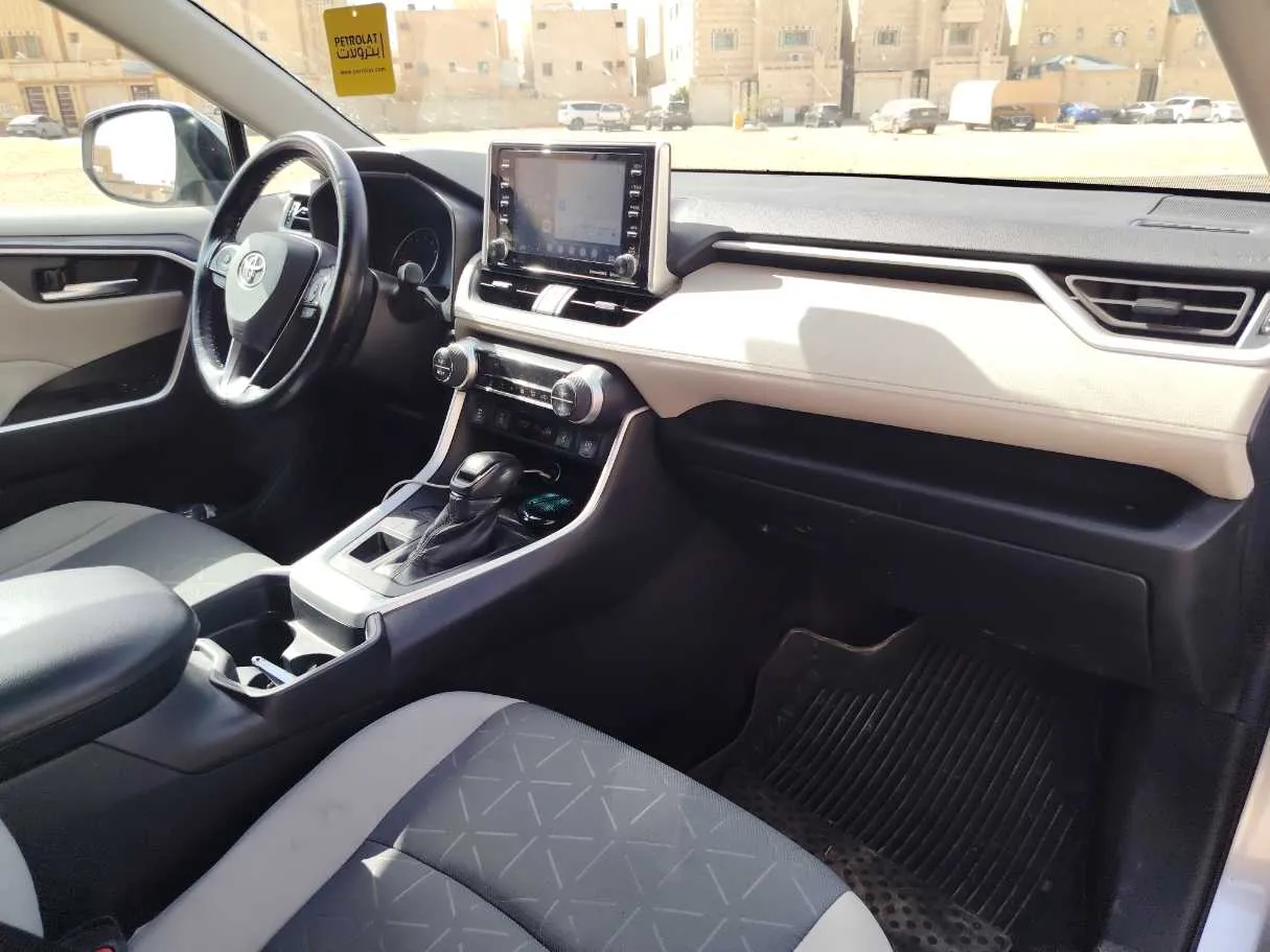 Car image 14