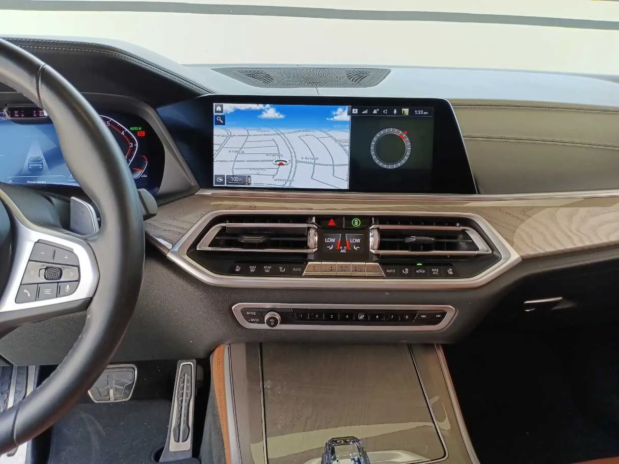Car image 16
