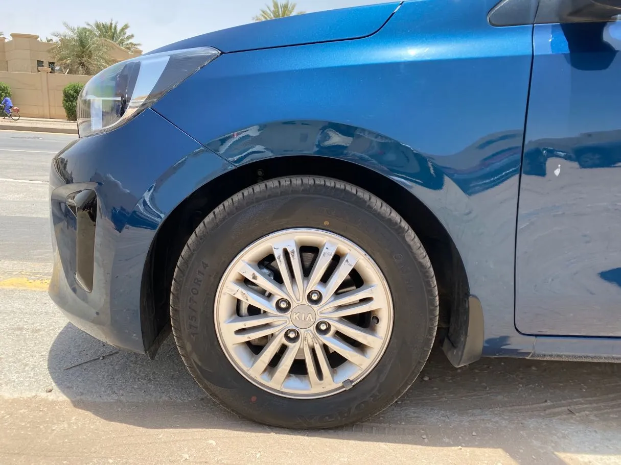 Car image 9