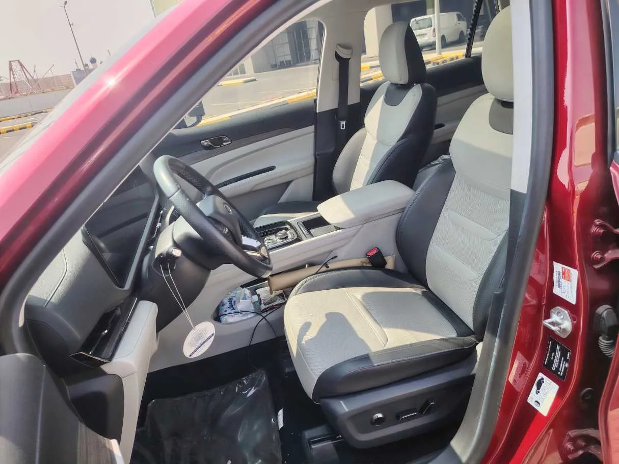 Car image 12