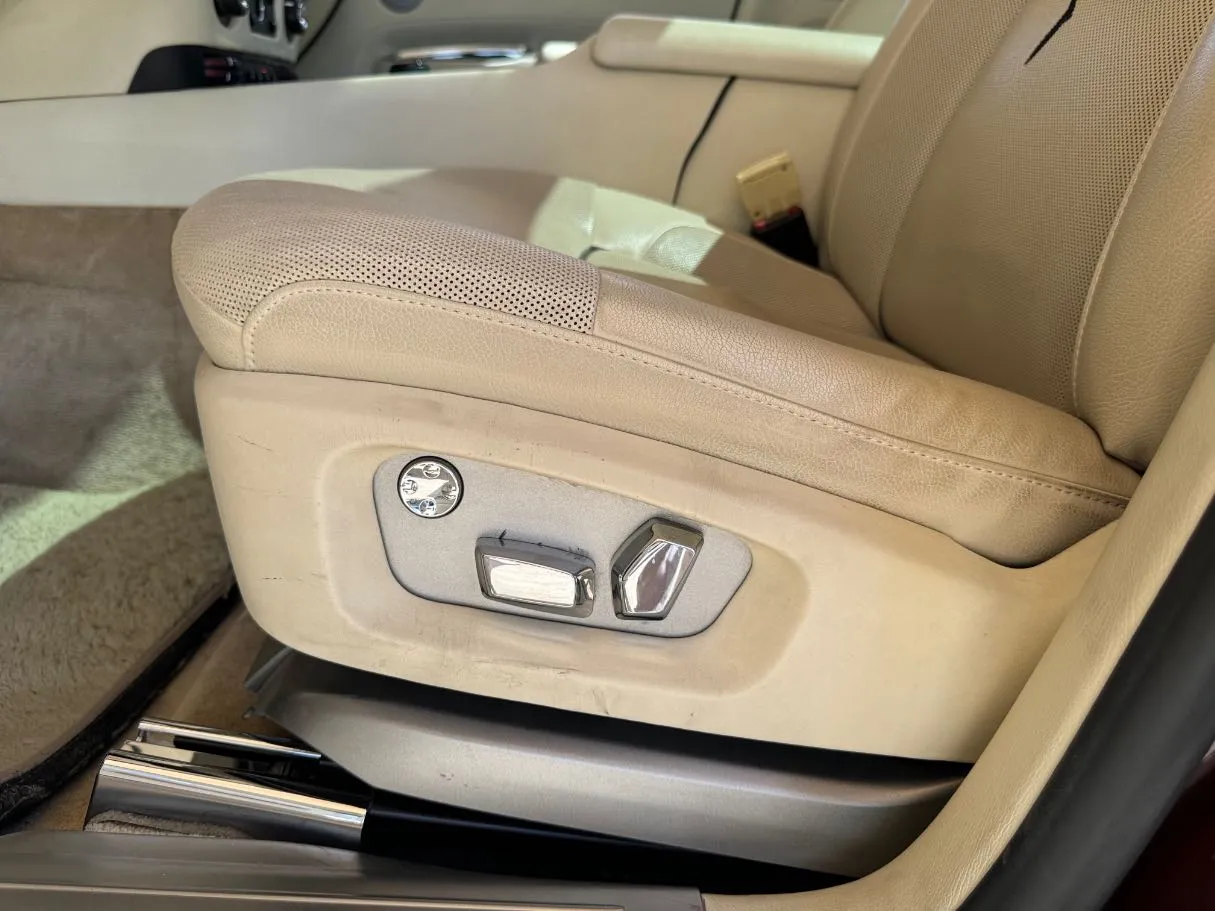 Car image 32
