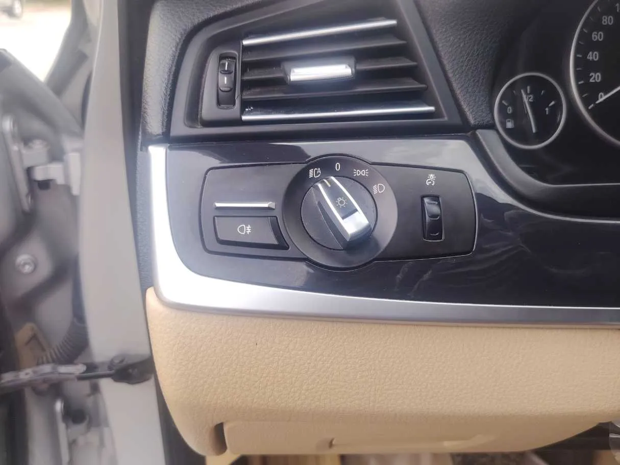 Car image 27