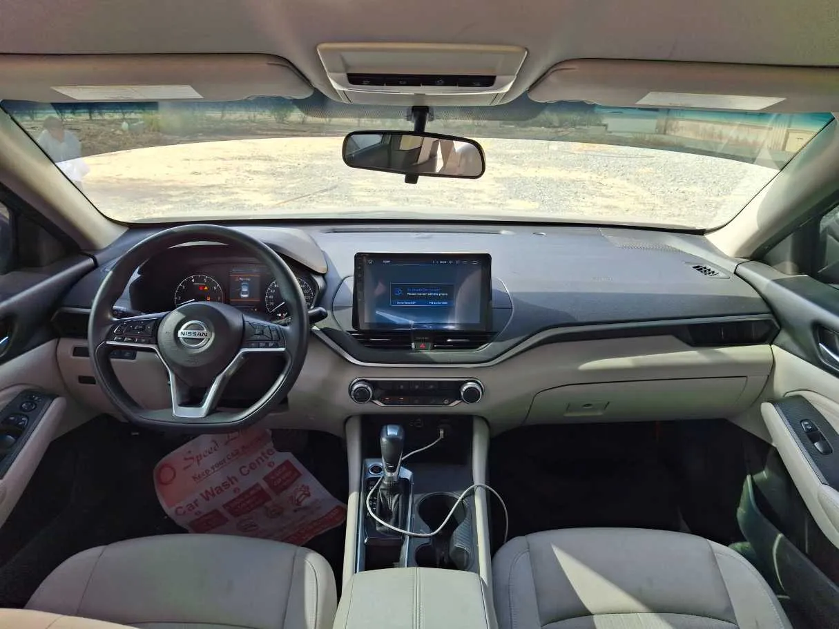 Car image 14
