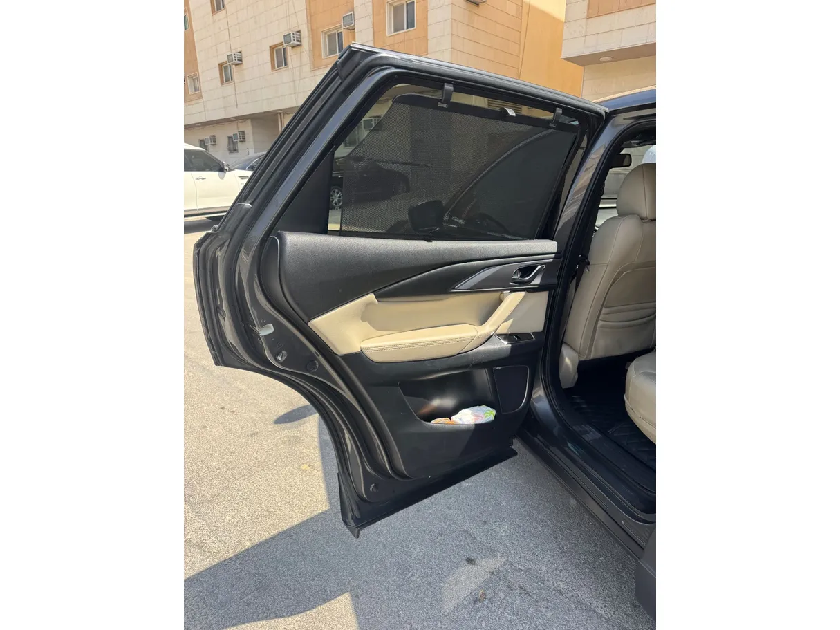 Car image 12