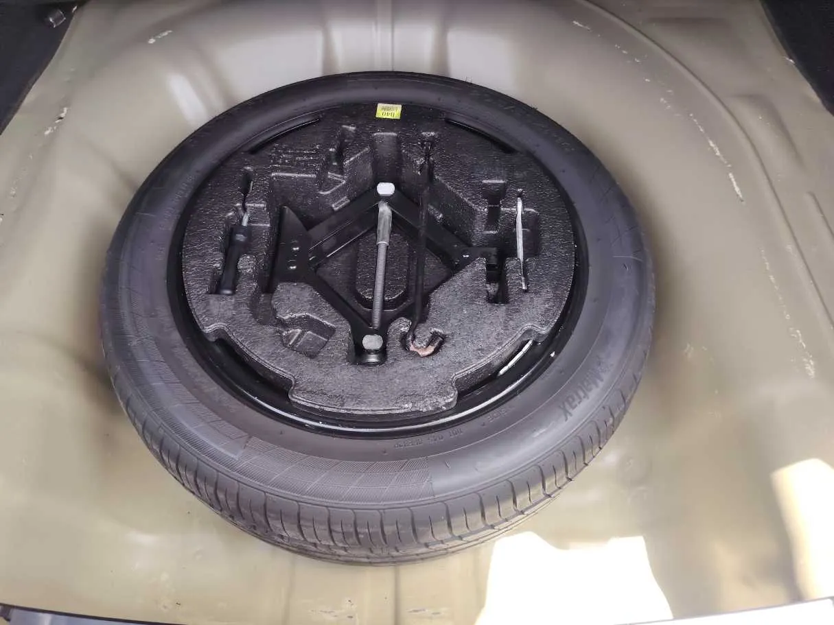 Car image 29