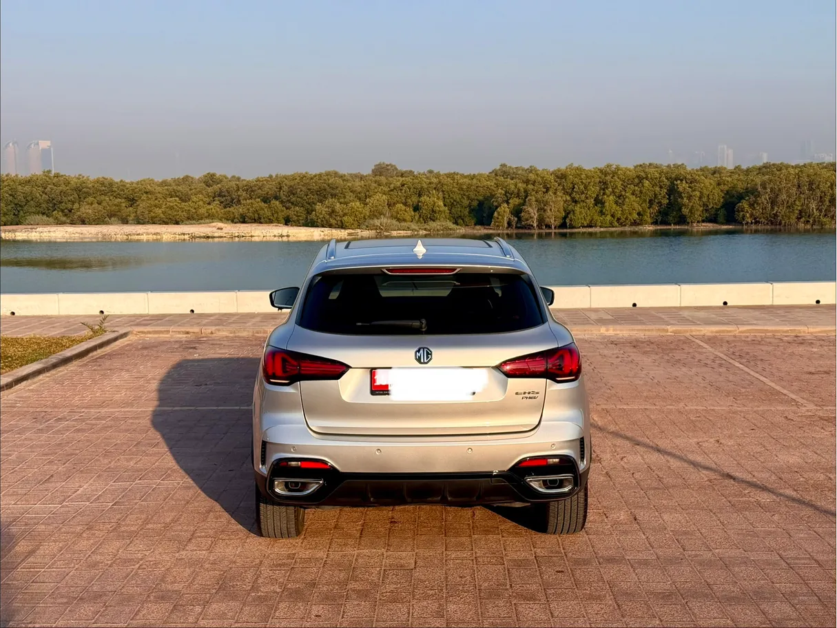 Car image 4