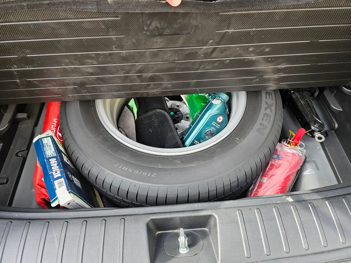 Car image 11