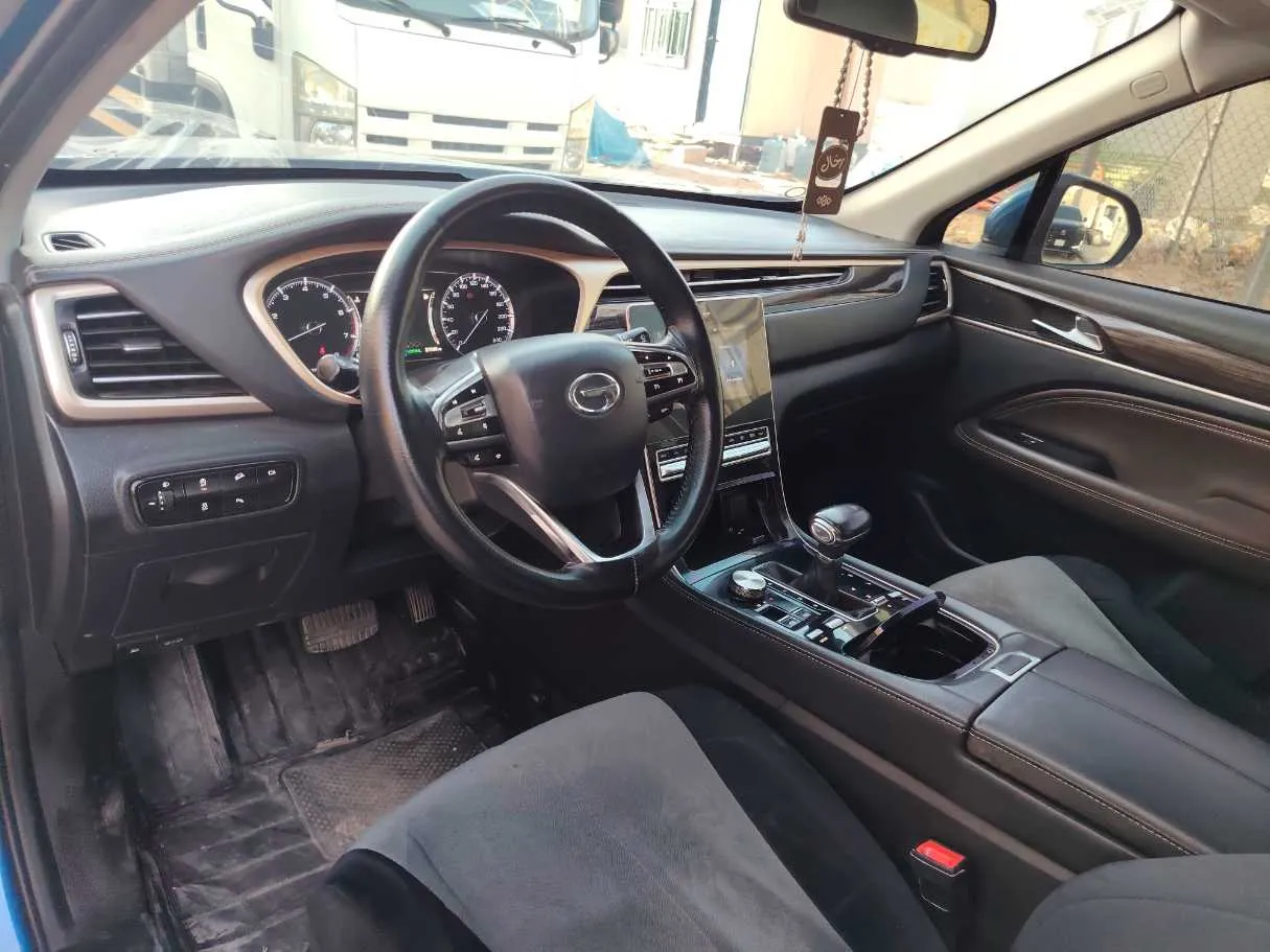 Car image 12