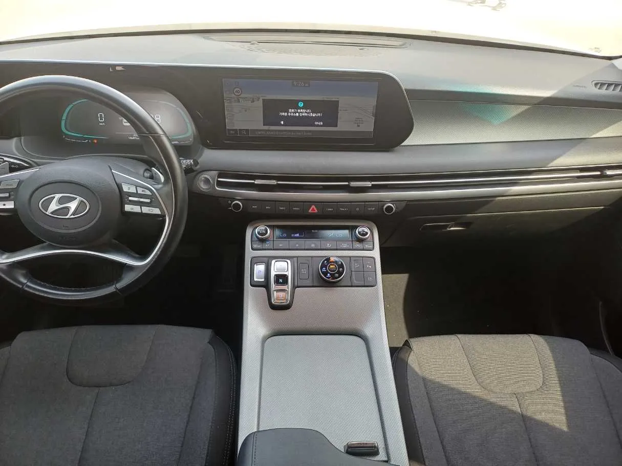 Car image 17