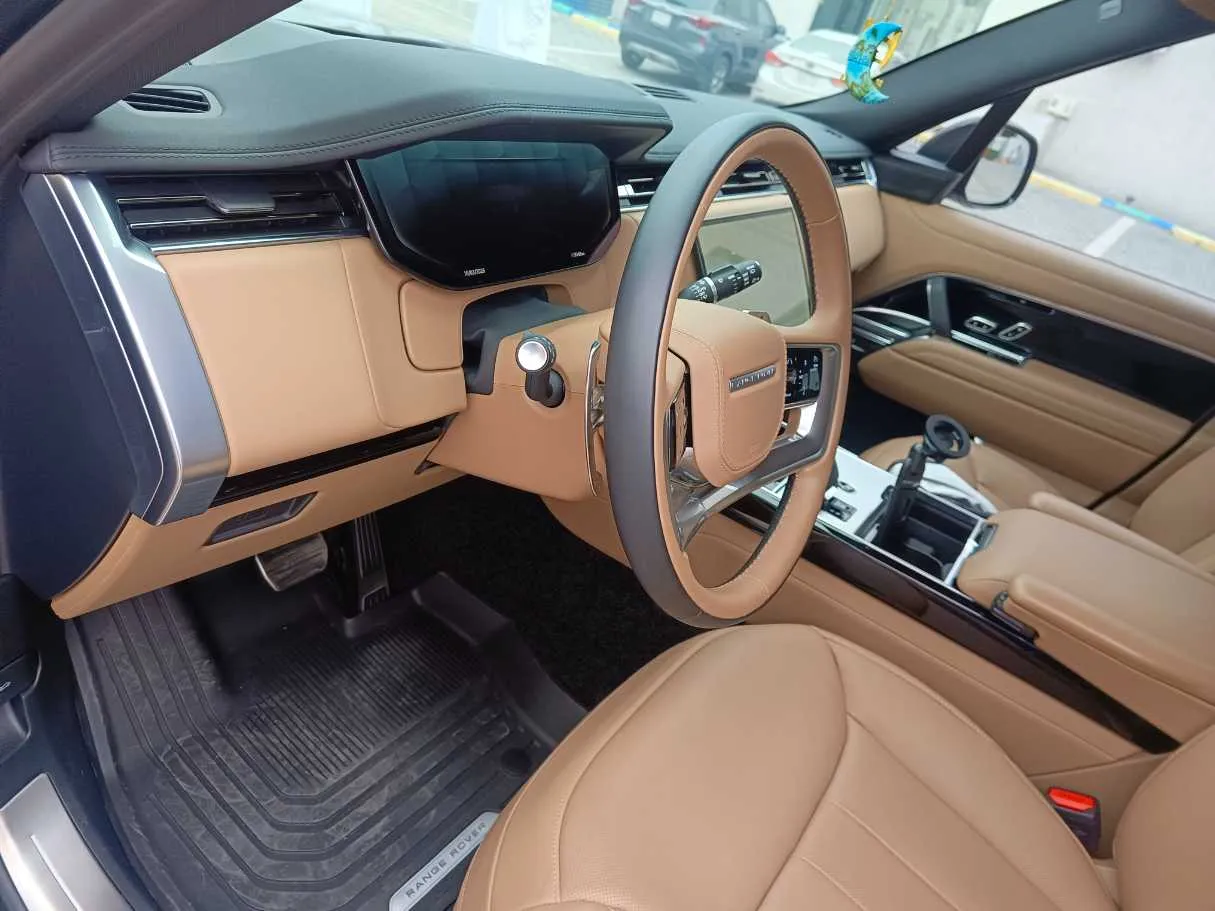 Car image 12