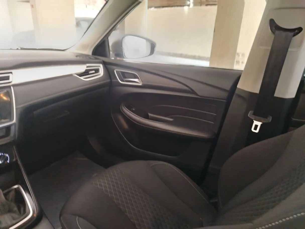 Car image 37