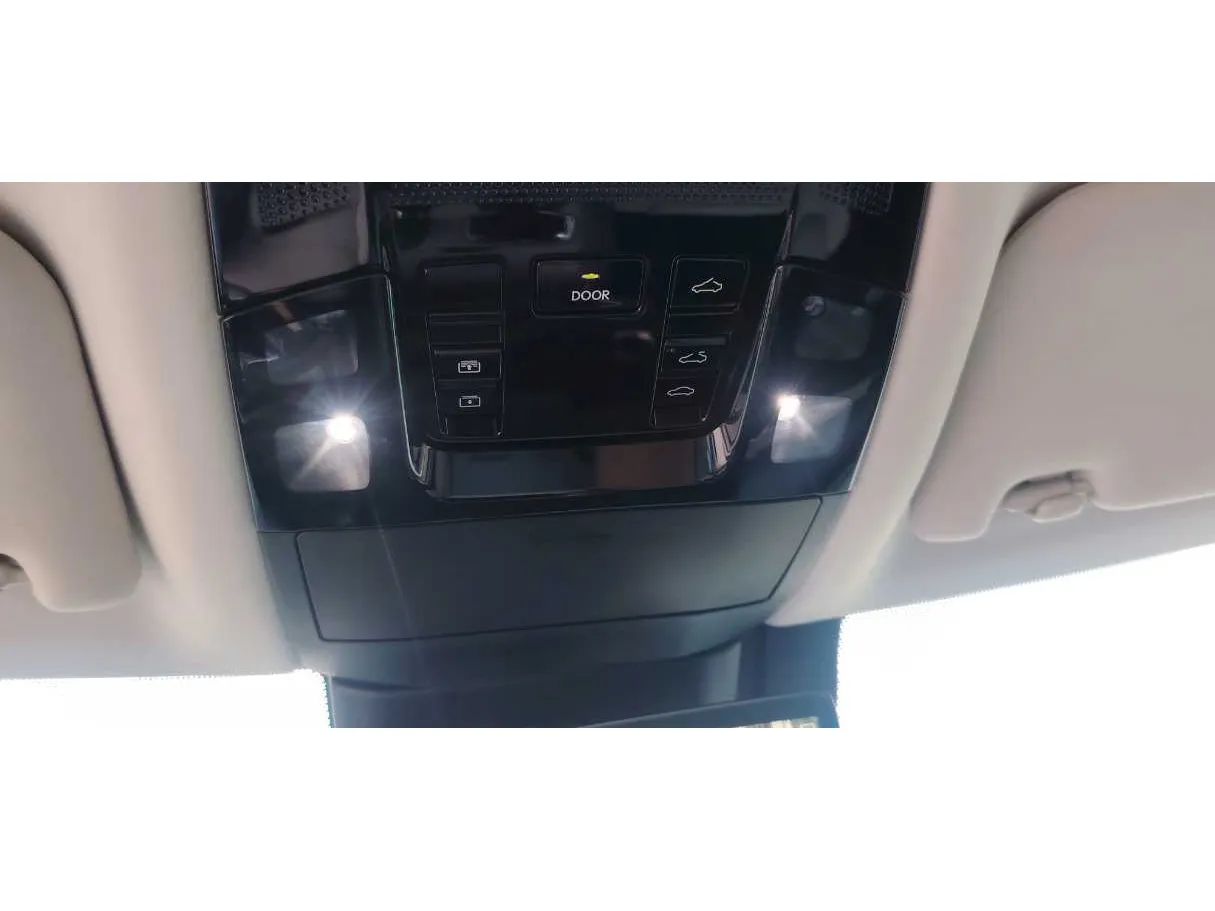 Car image 32