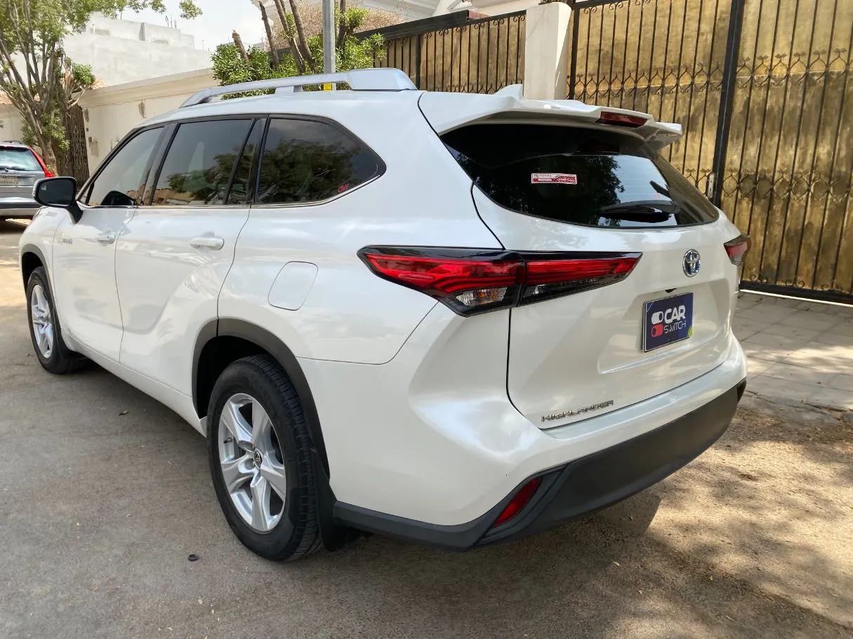 Car image 7
