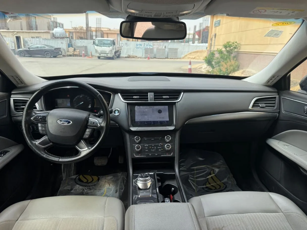 Car image 15