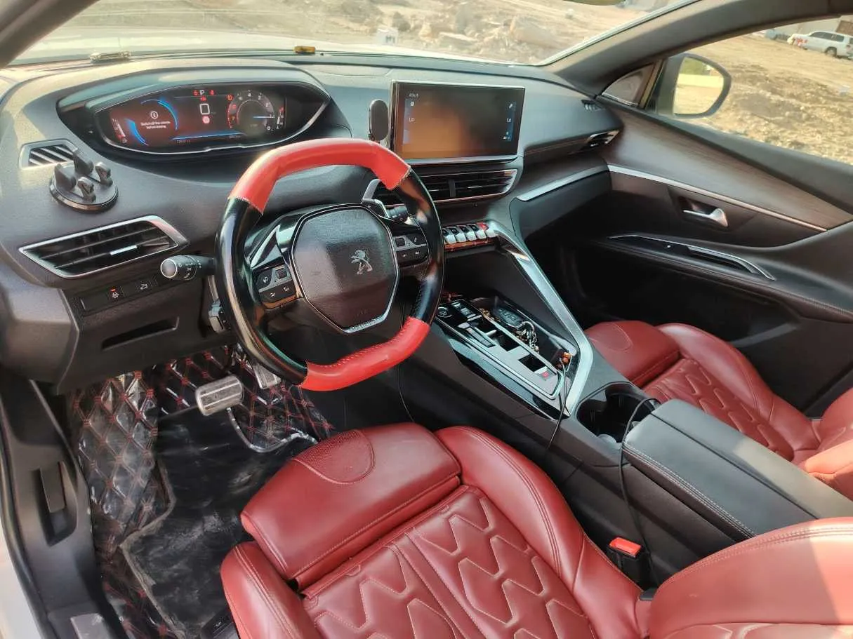 Car image 14