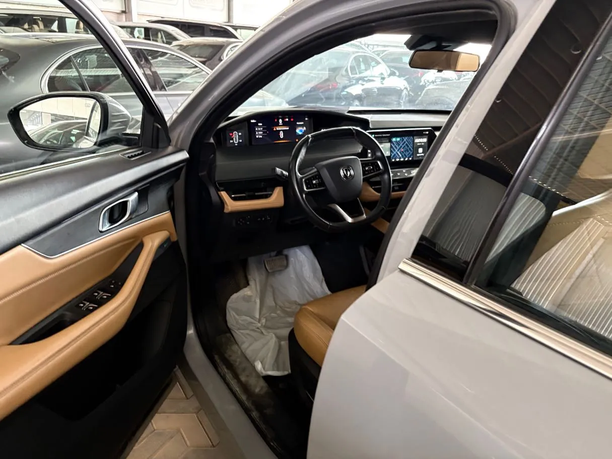 Car image 9