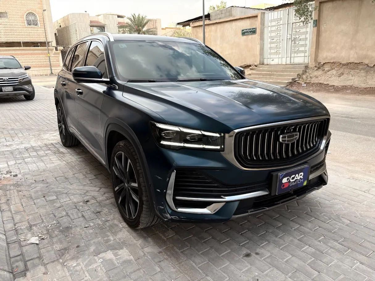 Car image 3