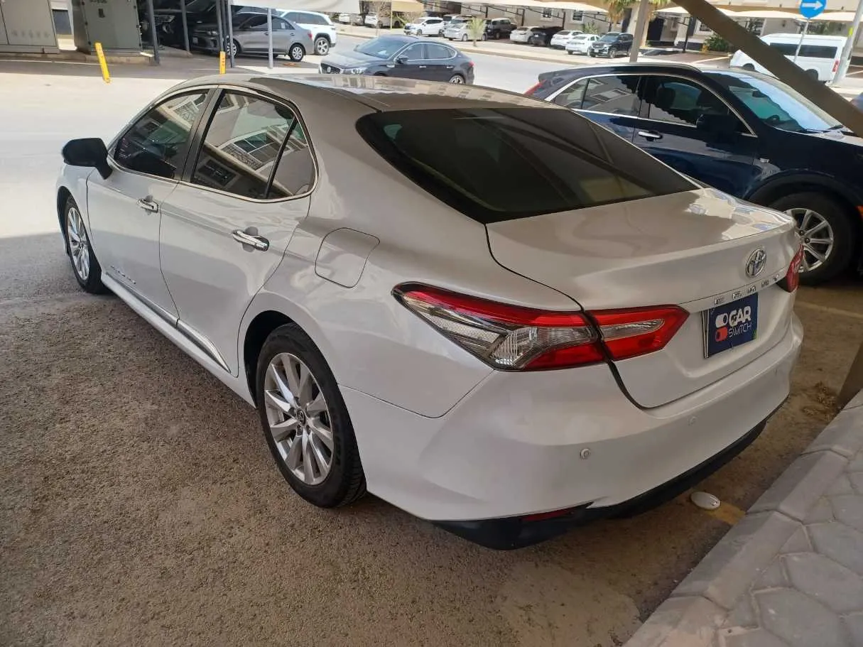 Car image 7