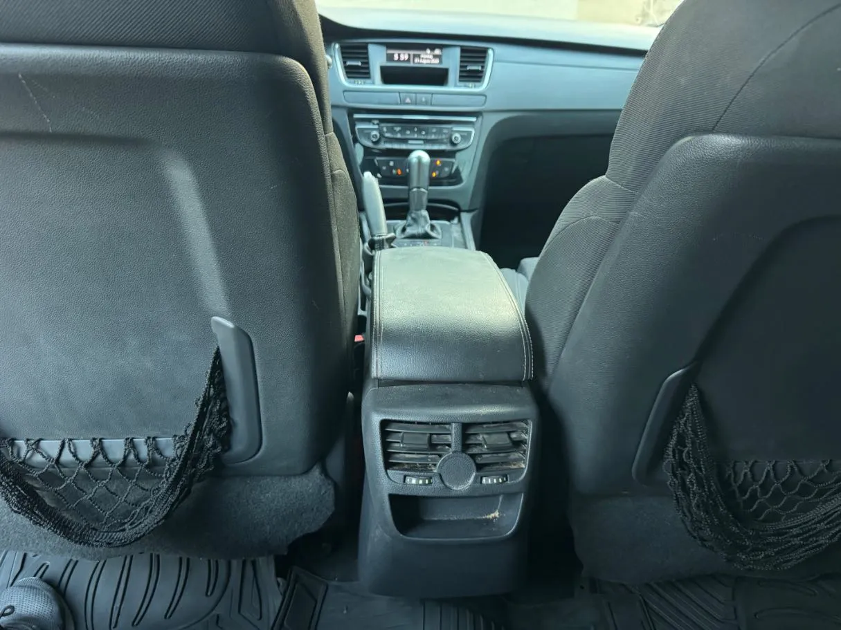 Car image 20