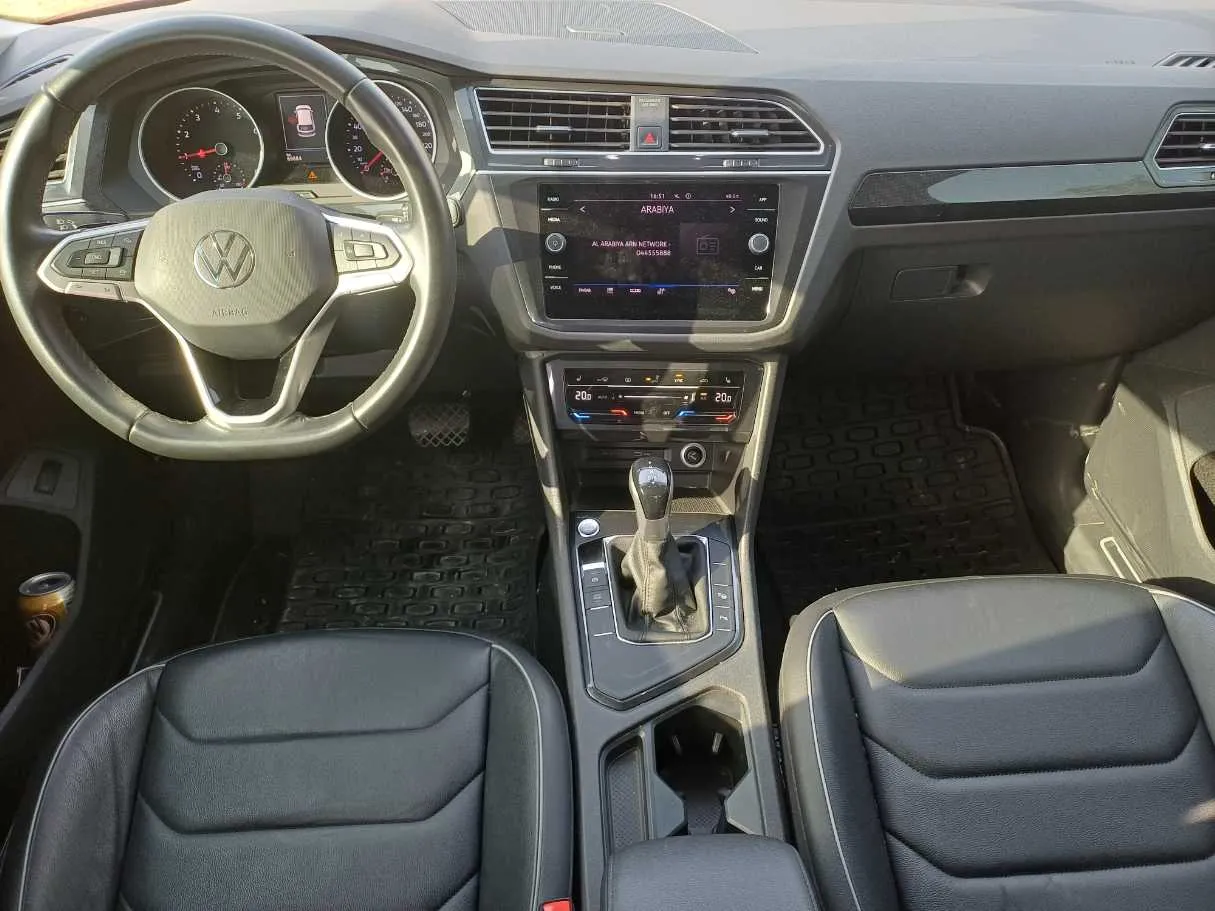 Car image 16