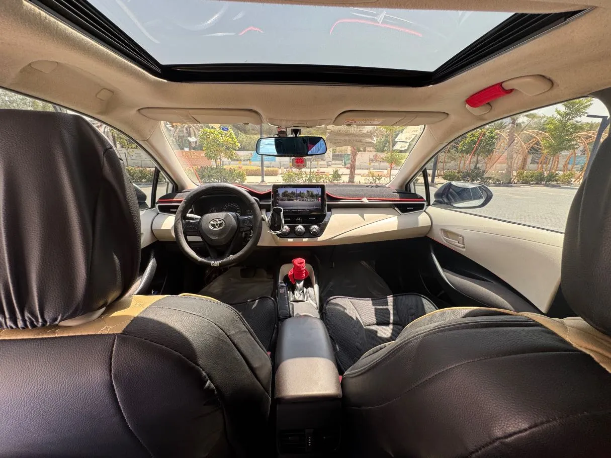 Car image 14