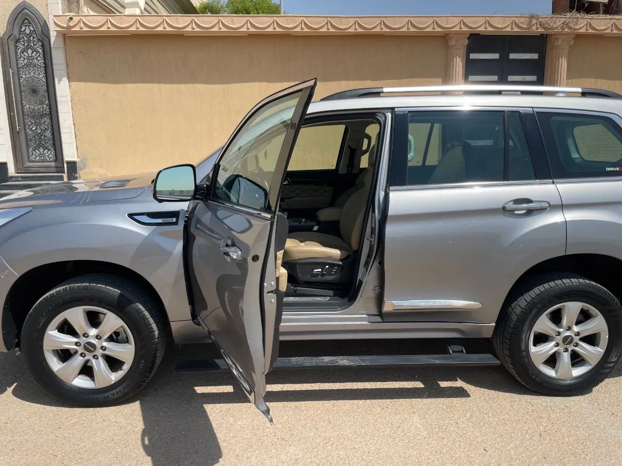 Car image 11