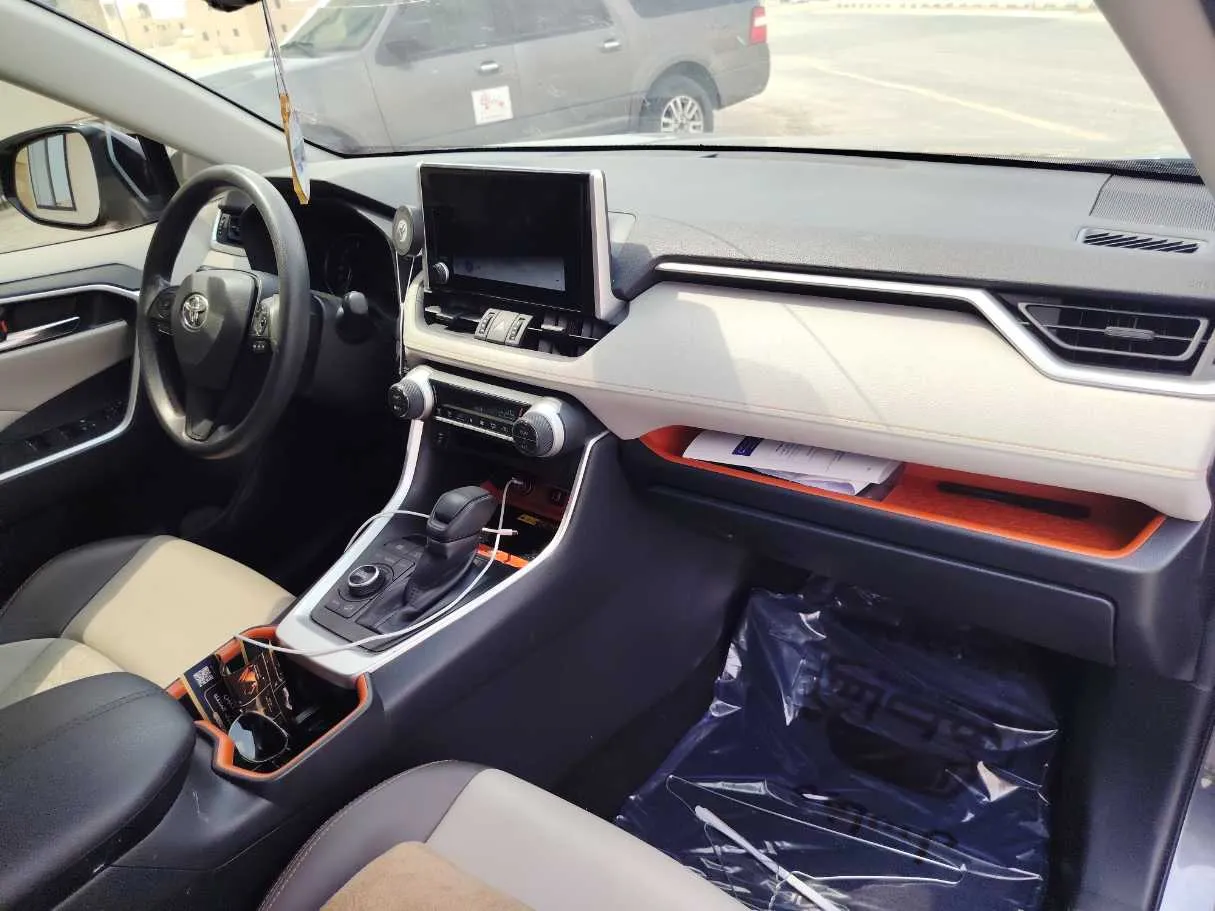 Car image 14