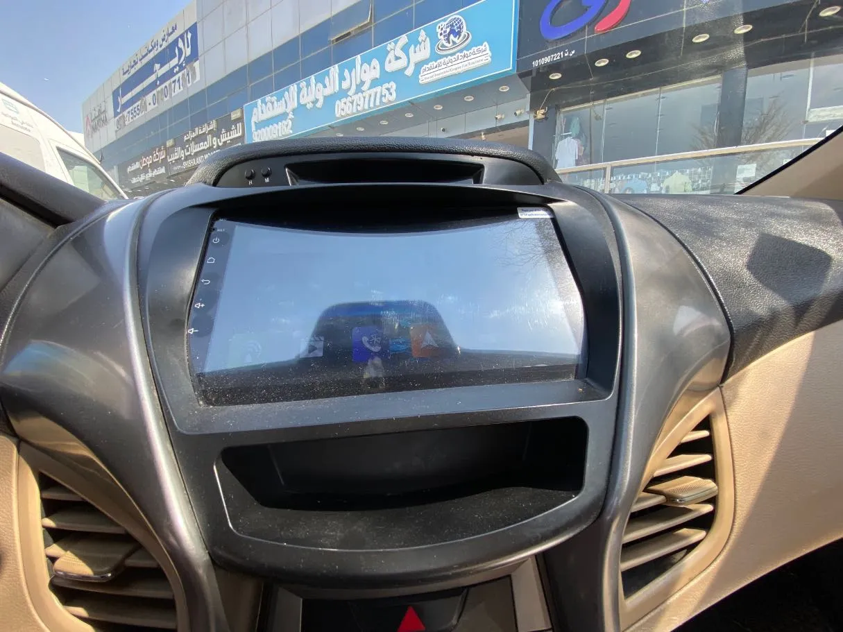 Car image 15