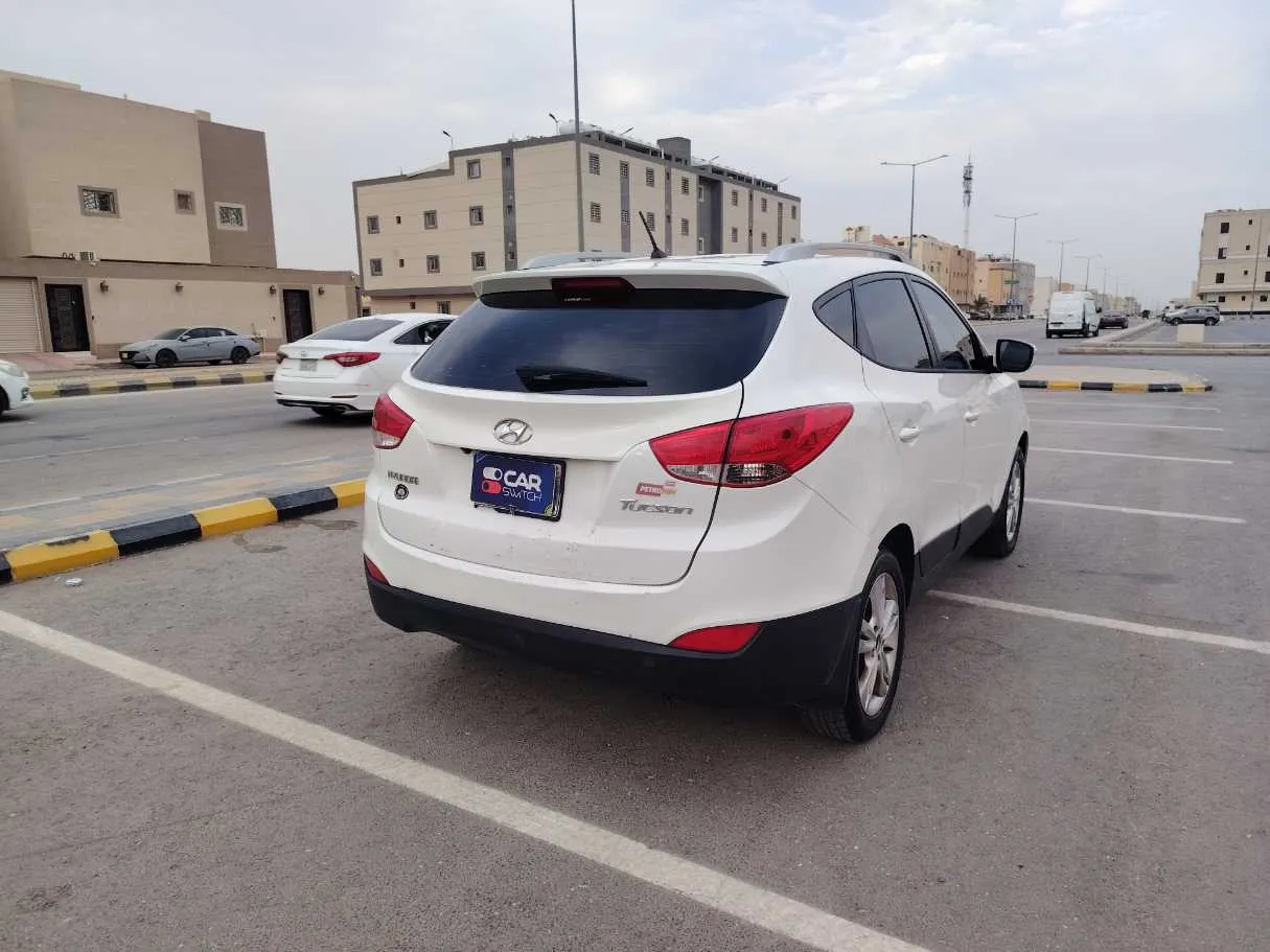 Car image 5