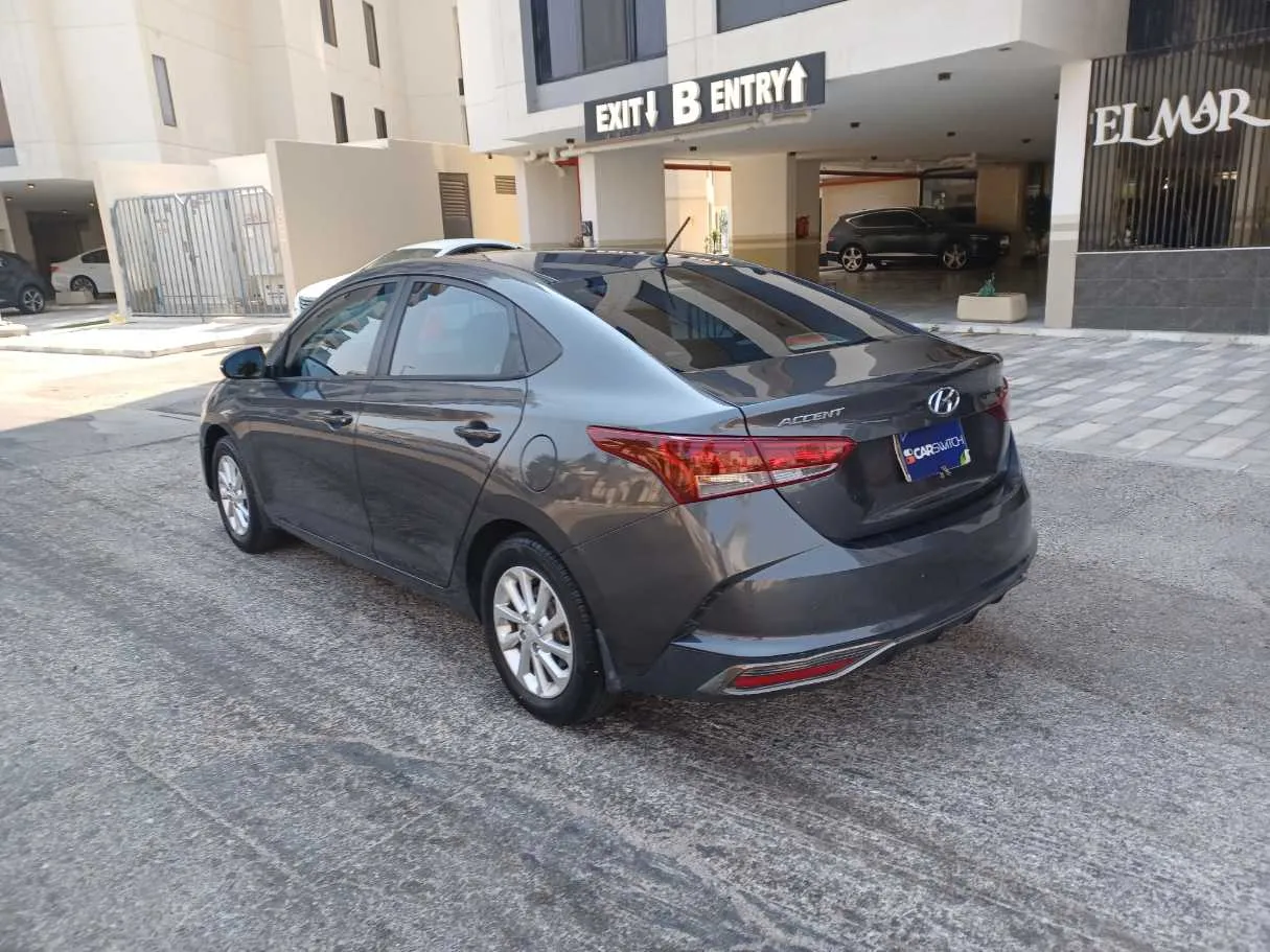 Car image 7