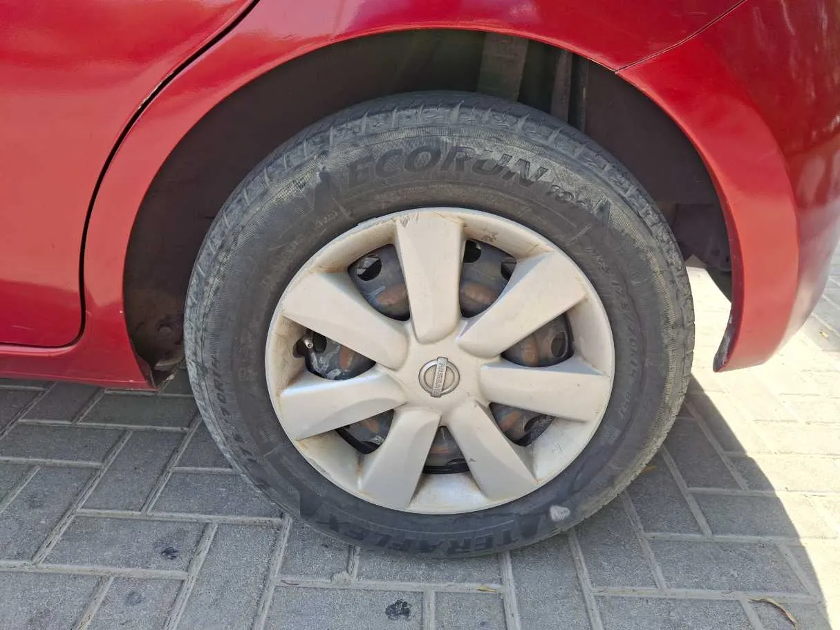 Car image 9