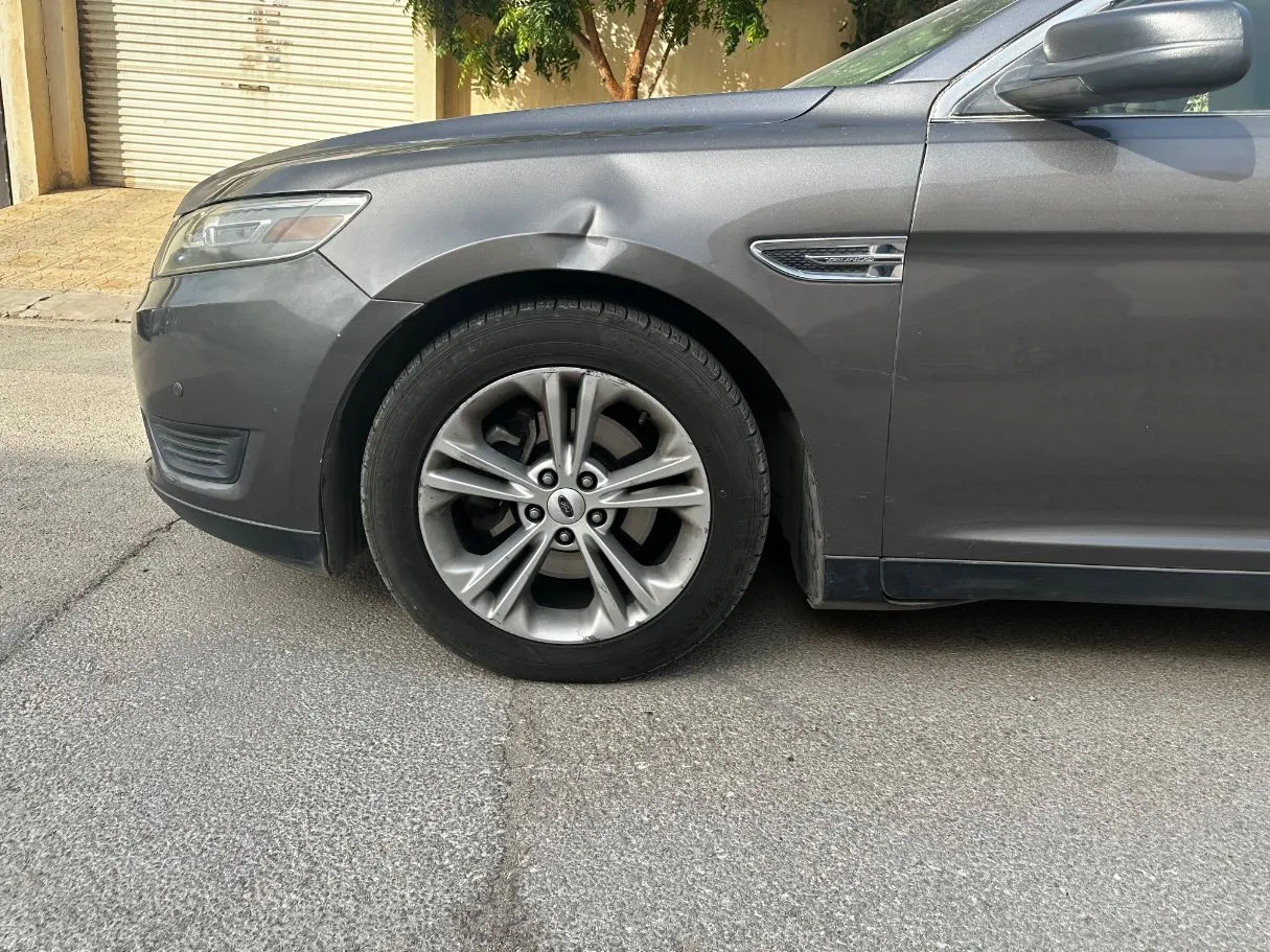Car image 9
