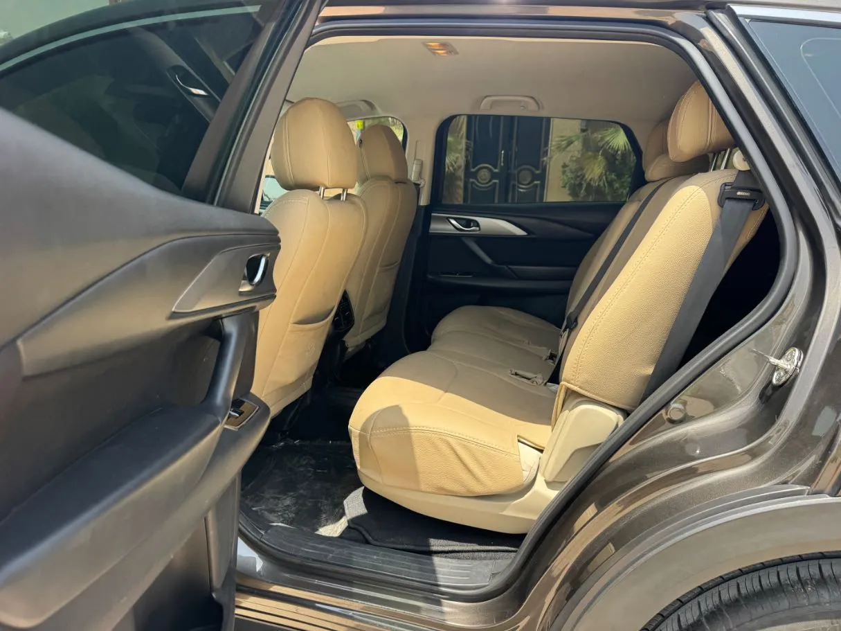 Car image 13