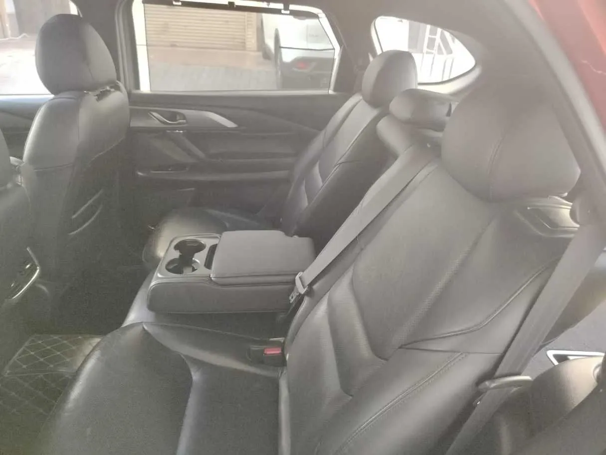 Car image 17