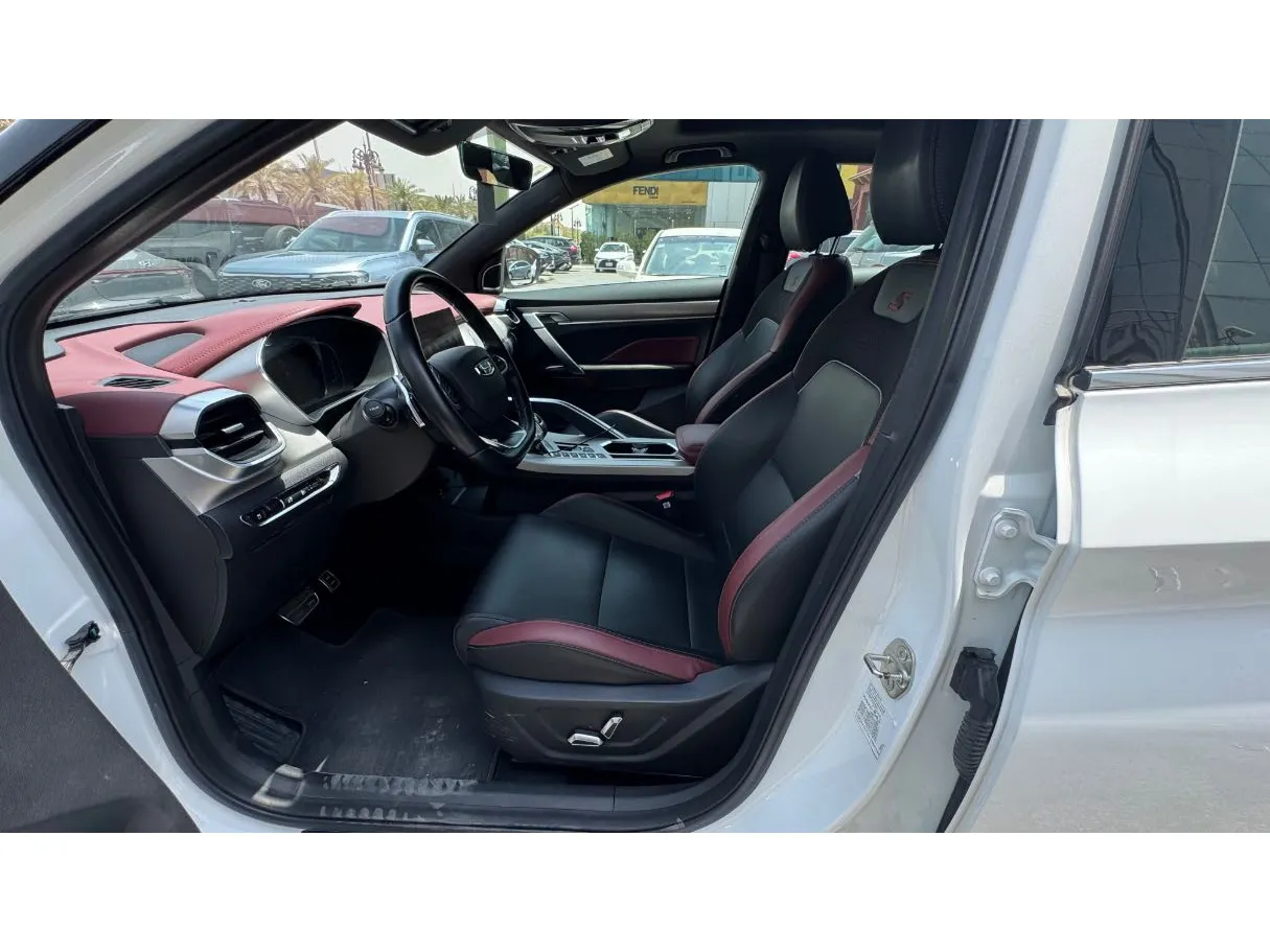 Car image 11