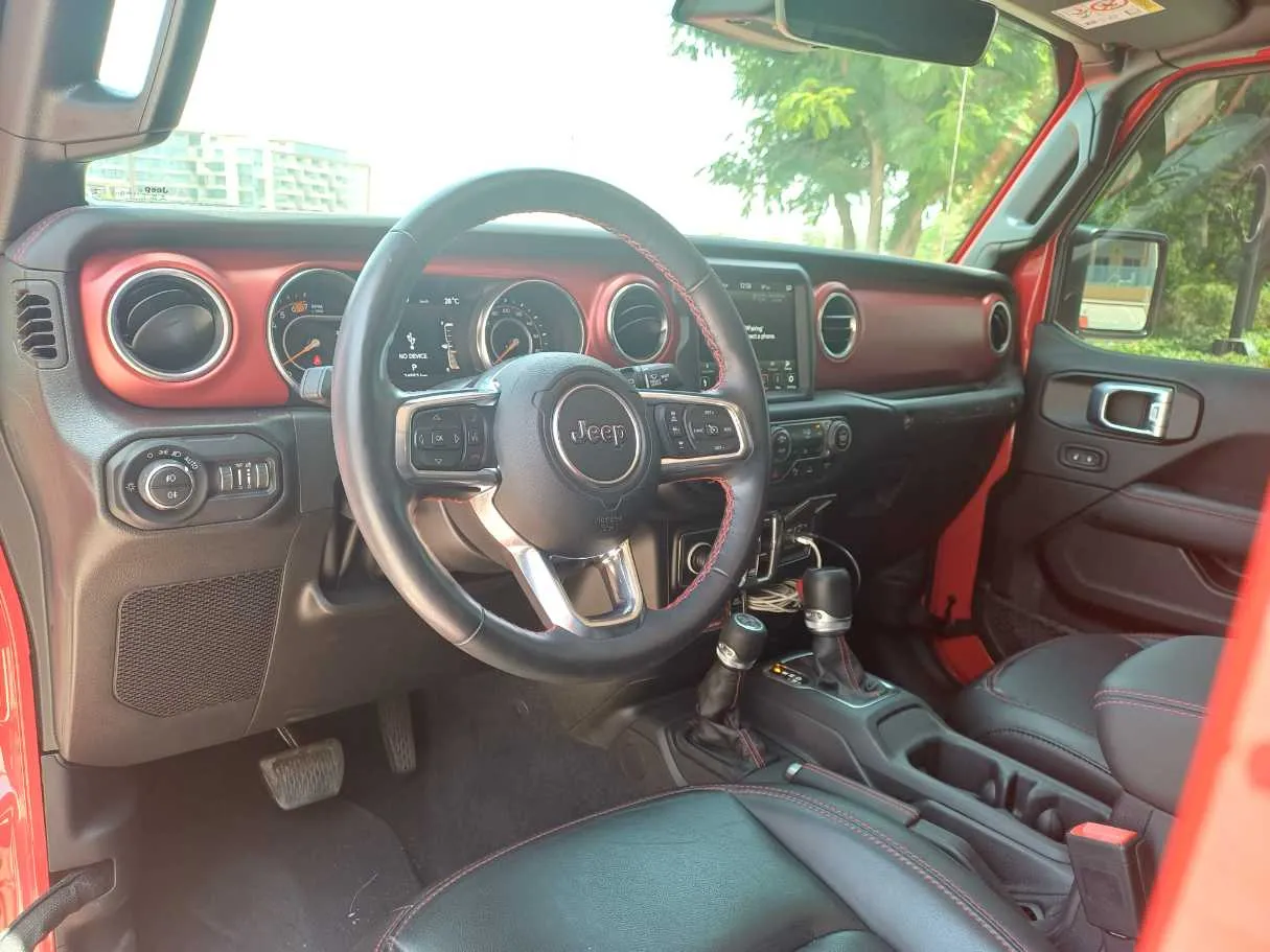Car image 11
