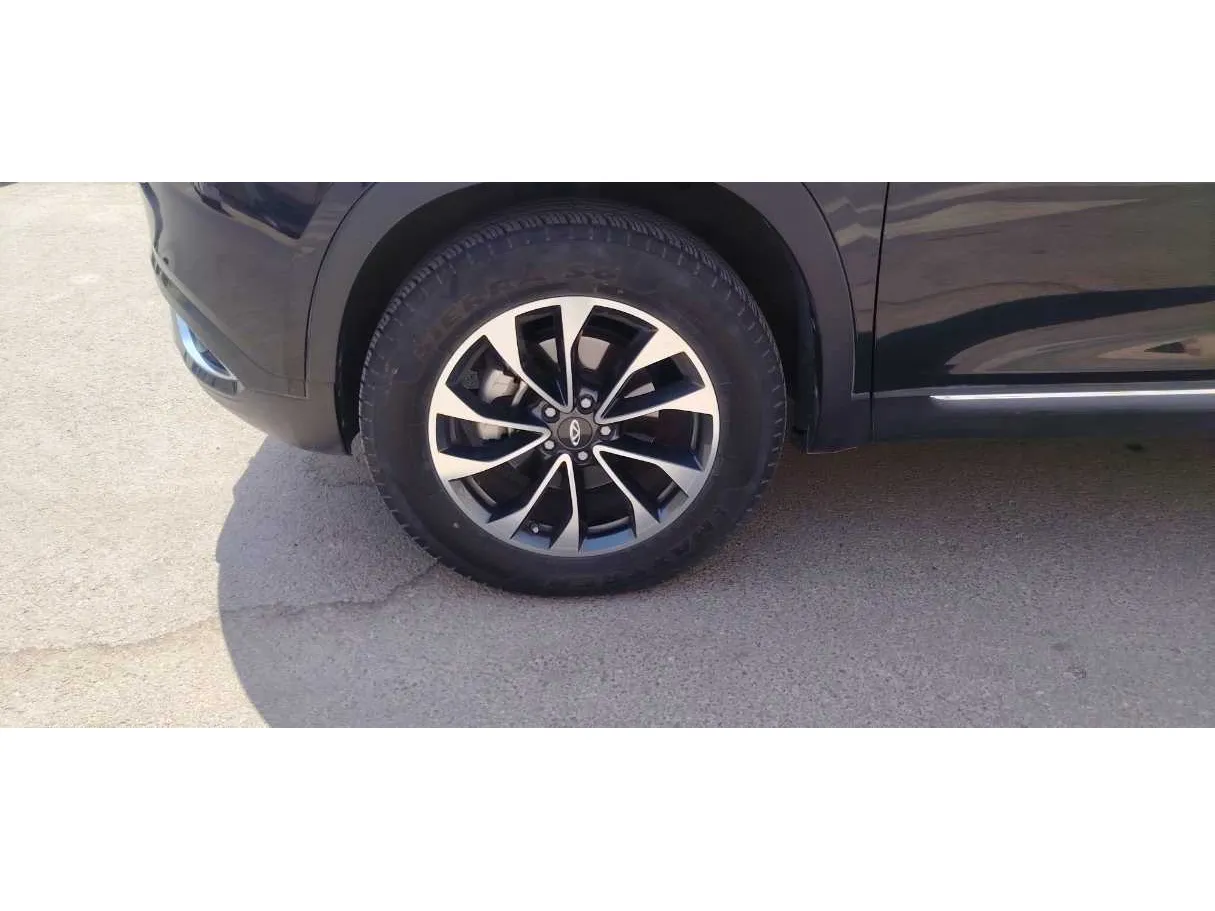 Car image 10