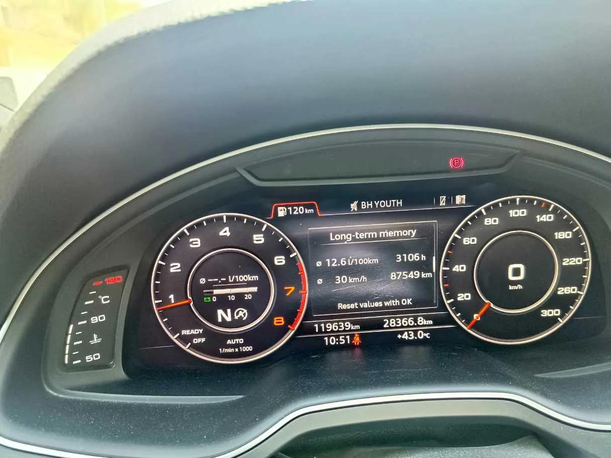 Car image 30