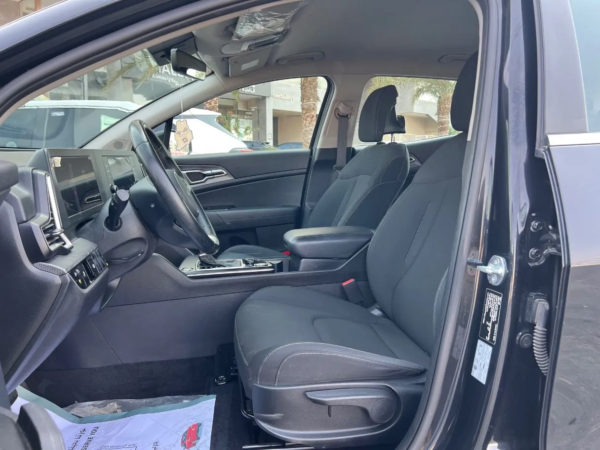 Car image 11