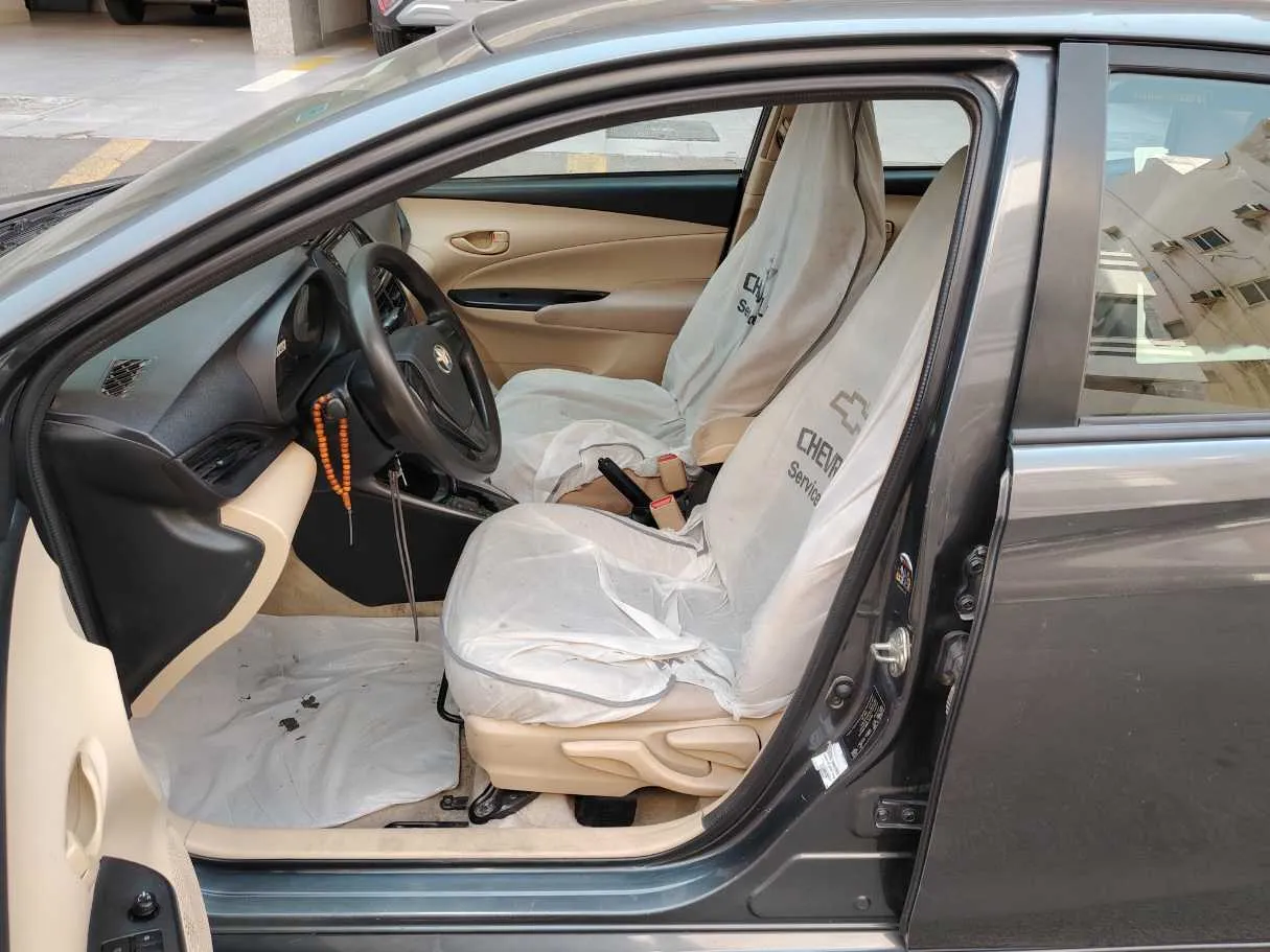 Car image 12