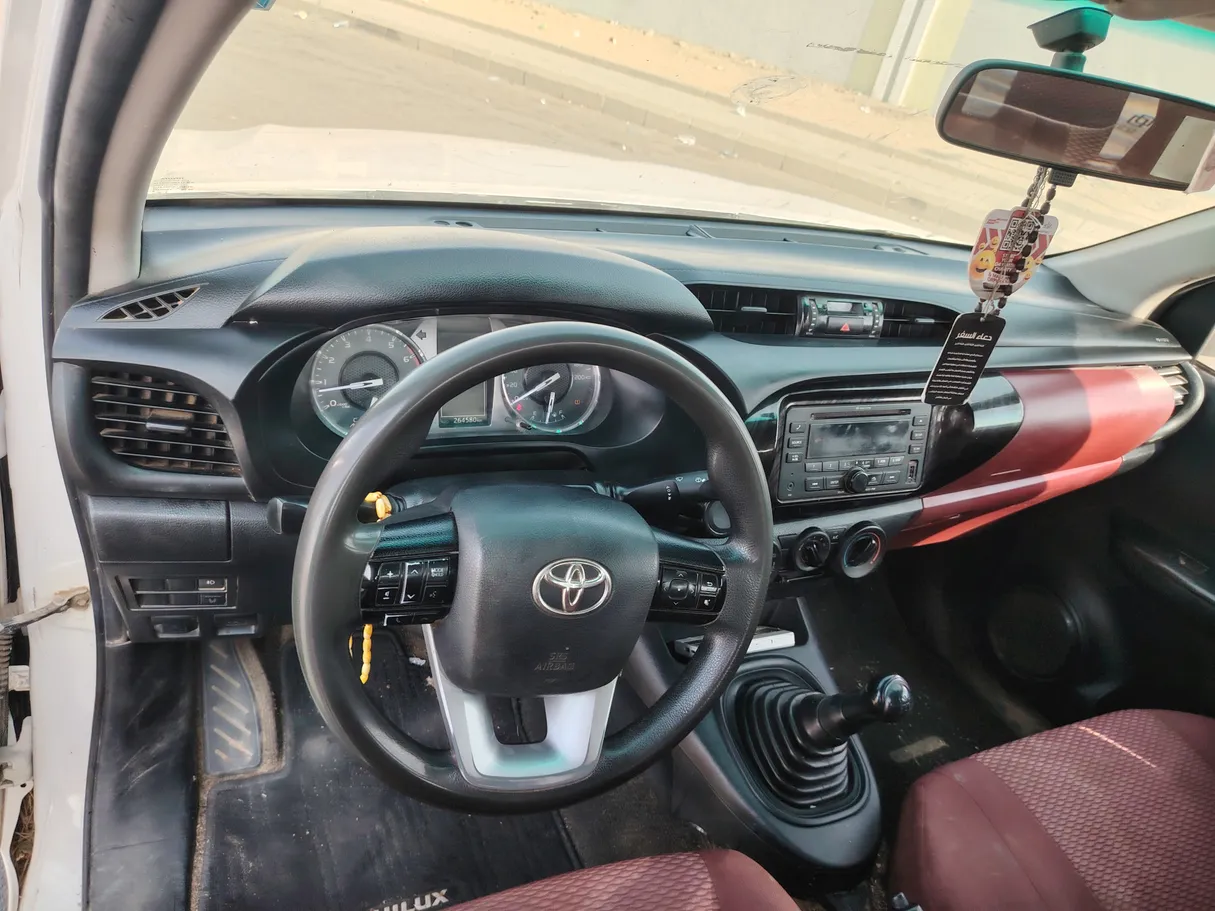 Car image 13